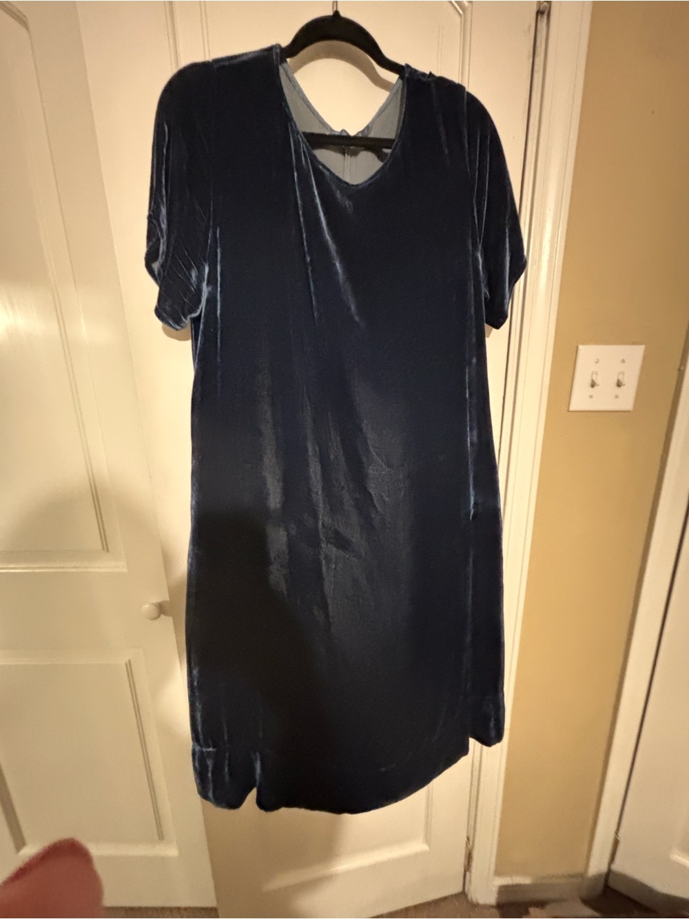 cut loose Navy Velvet Midi Dress with Short Sleeves